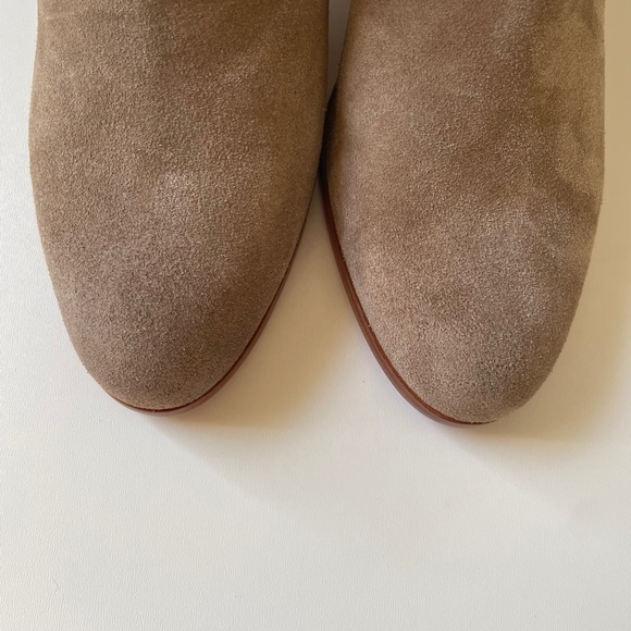 ✨FRYE✨ NWOB Cameron Suede Ankle Boot Bootie in Beige Sz US 9.5M - Picture 3 of 9